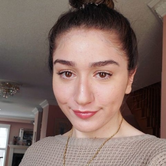 Meet your Posher, Nicole - Picture 1 of 1